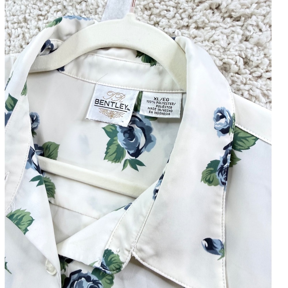 TR Bentley Button Down Shirt Womens XL White Blue Rose Floral Short Sleeve Top